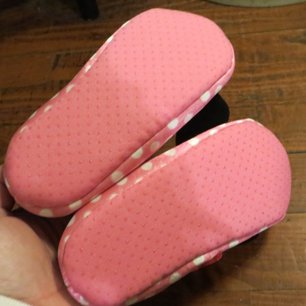 Minnie Mouse Slippers NWT - Picture 4 of 4